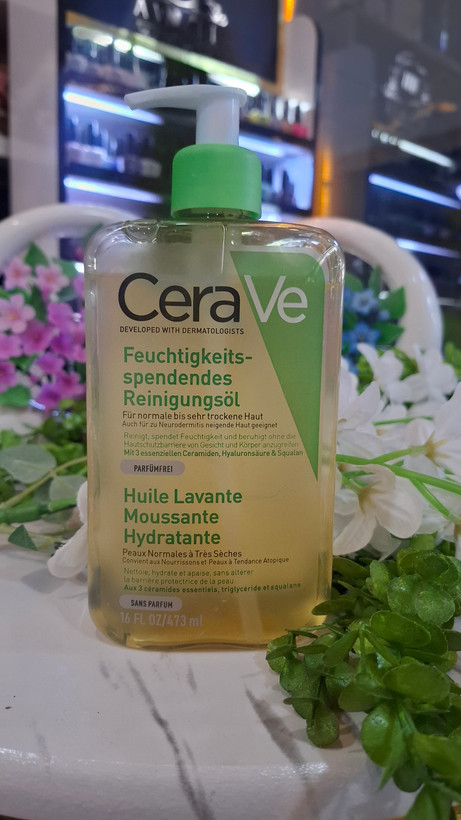 فوم شستشو روغنی سراوی پوست خشک و حساس CeraVe Hydrating Foaming Oil Cleanse